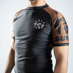 Rashguard Half Sumo Sugoi Ranked Marrone-Combat Arena