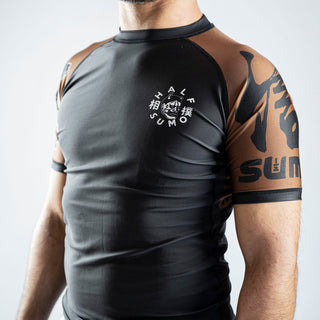 Rashguard Half Sumo Sugoi Ranked Marrone-Combat Arena