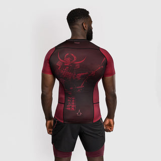 Rashguard Venum Assassin's Creed Shadows maniche corte Rosso-nero-Combat Arena
