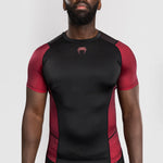 Rashguard Venum Assassin's Creed Shadows maniche corte Rosso-nero-Combat Arena