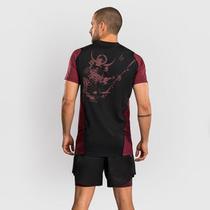 T-shirt Venum Assassin's Creed Shadows Dry Tech Rosso-nero-Combat Arena