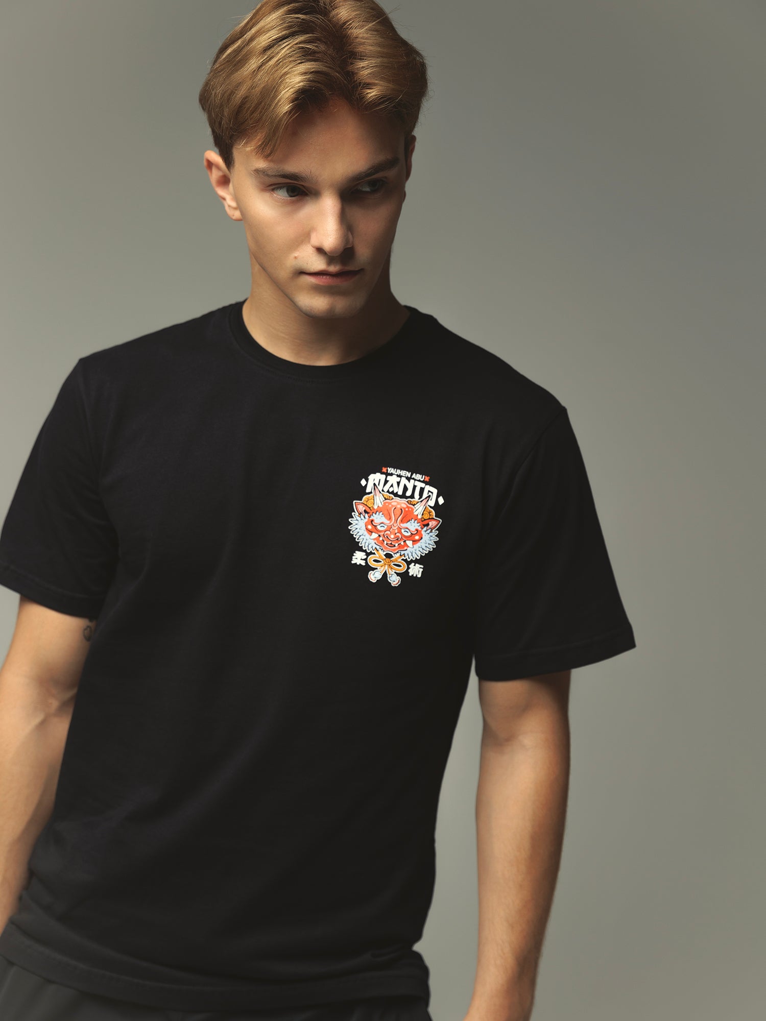 T-shirt Manto Yauhen Abu ONI nero
